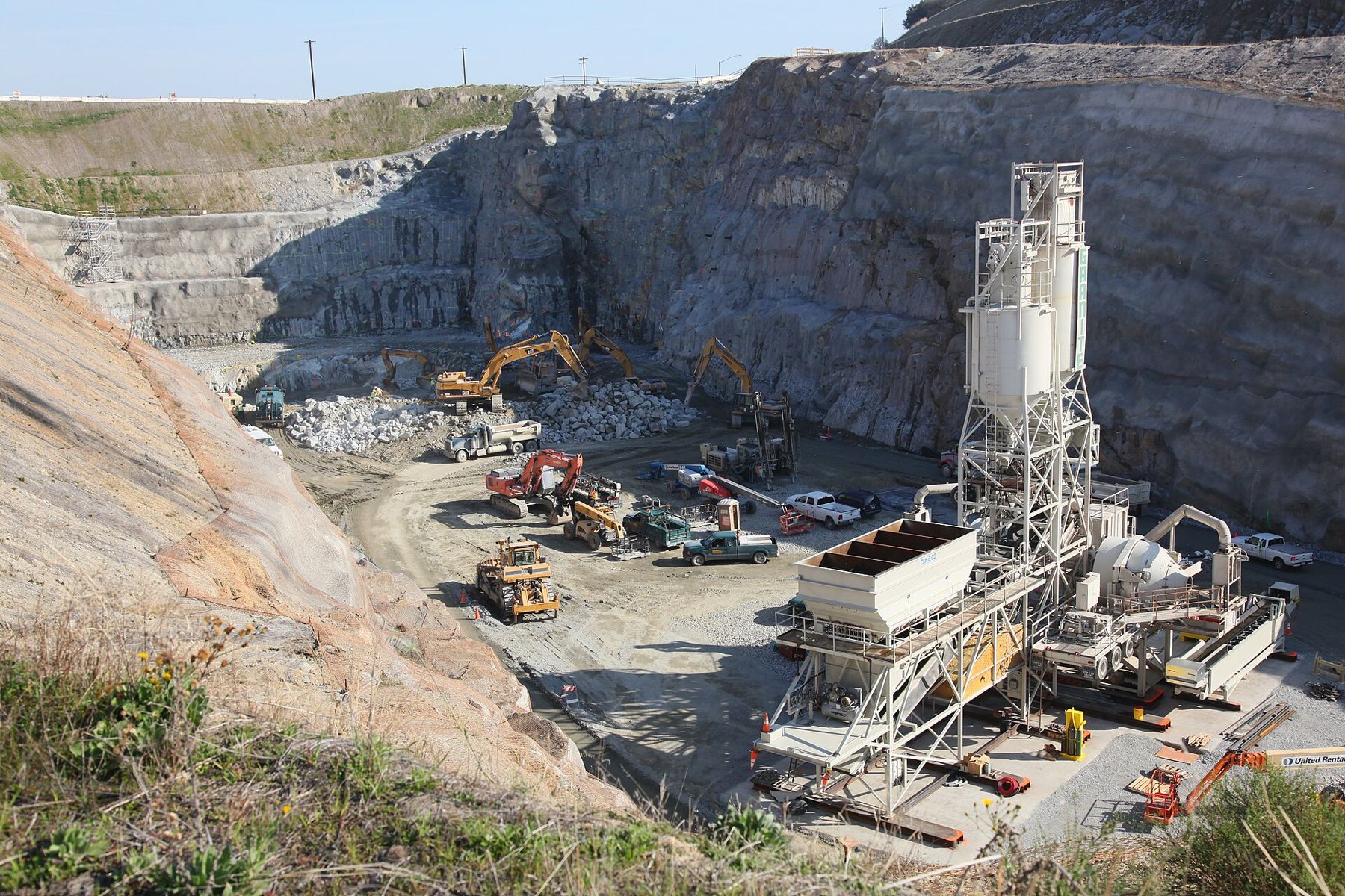 Concrete batching plant beside an aggregate quarry